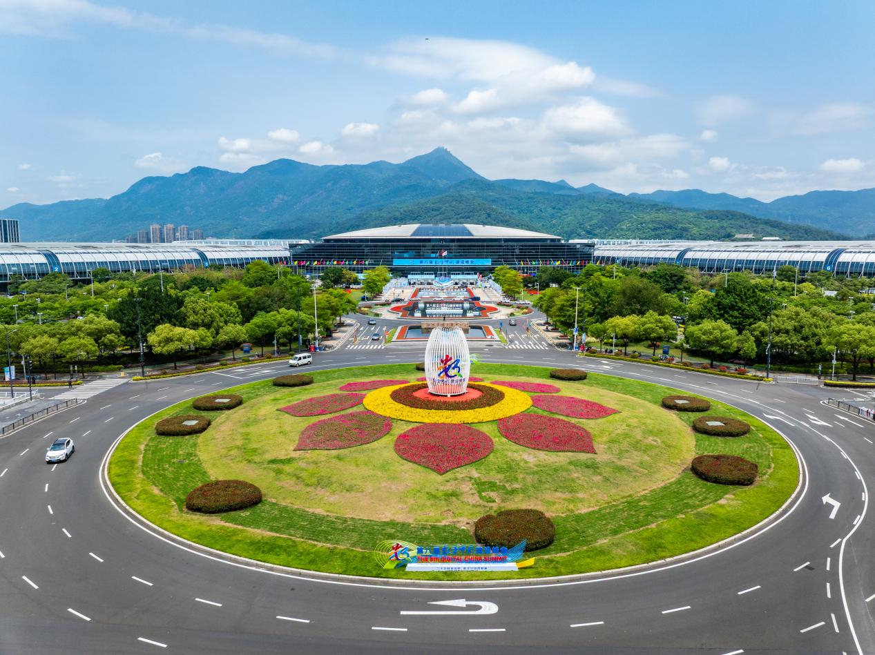 จีนเผยโฉมนวัตกรรมดิจิทัลกว่า 70 รายการในการประชุมสุดยอด ดิจิทัล ไชนา ซัมมิต ครั้งที่ 8