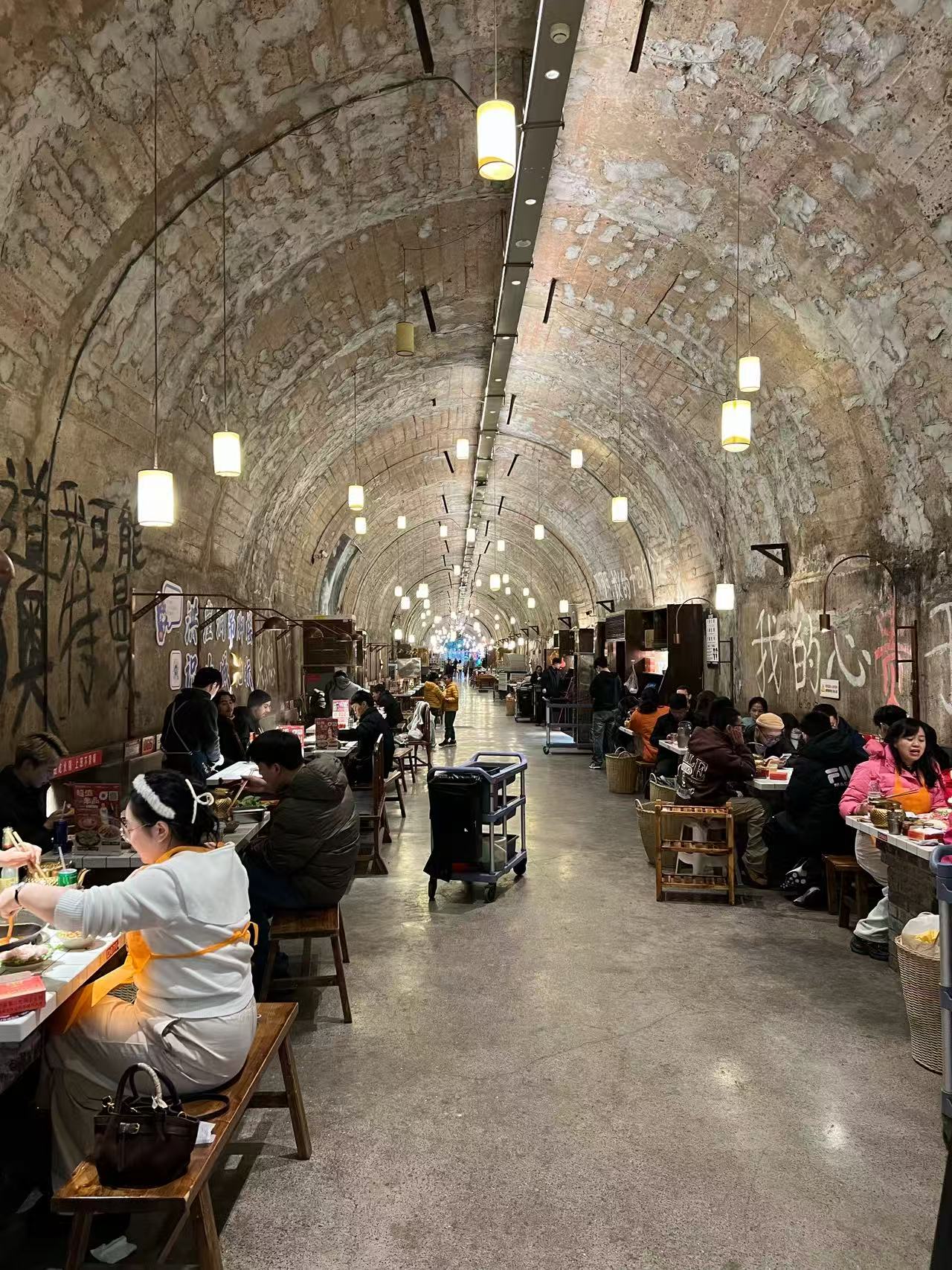 ชวนลิ้มรส “หม้อไฟในหลุมหลบภัย” แลนด์มาร์คใหม่เมืองฉงชิ่ง