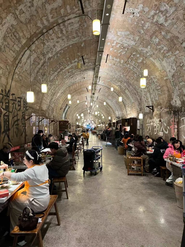 ชวนลิ้มรส “หม้อไฟในหลุมหลบภัย” แลนด์มาร์คใหม่เมืองฉงชิ่ง